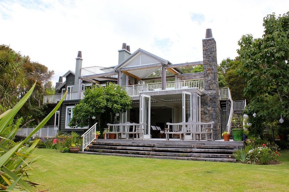 970 Lonely Bay Lodge Cooks Beach Exterior foto